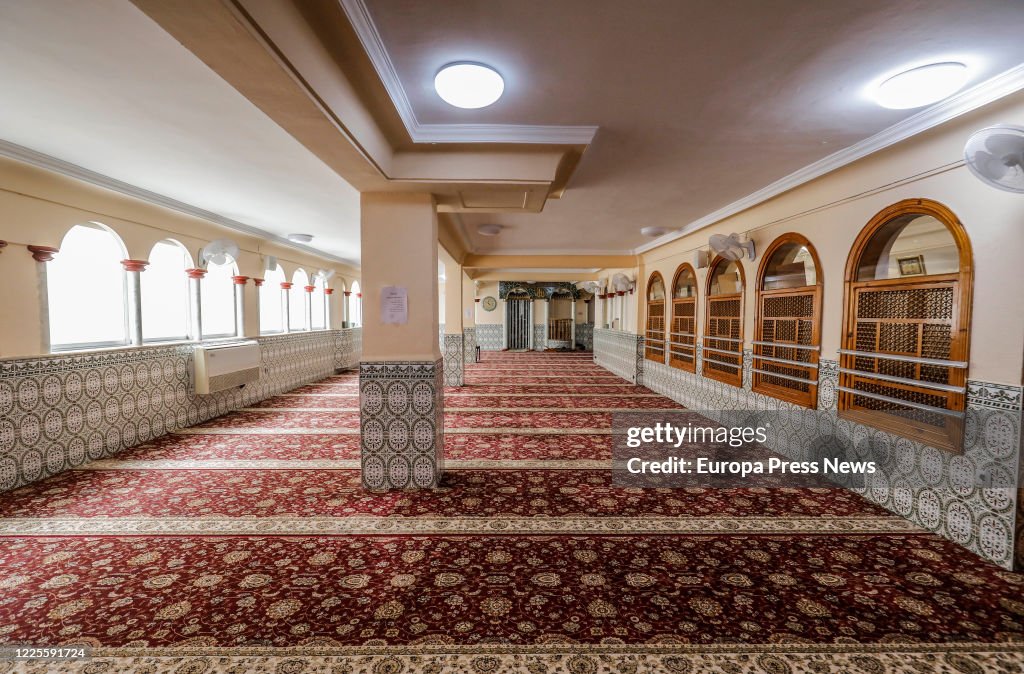 A Mosque Of Valencia Deliver Foods Among The Most Needy