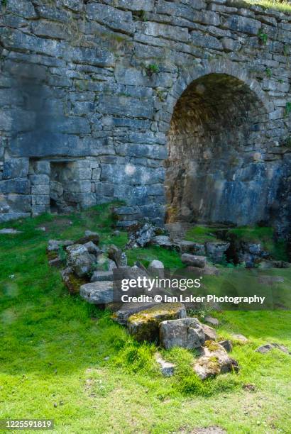 greenhow hill, harrogate, north yorkshire, england, uk. 21 august 2006. toft gate lime kiln. - harrogate stock pictures, royalty-free photos & images