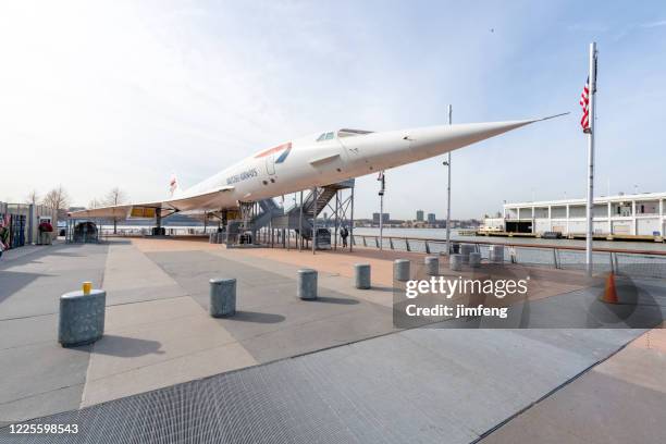 concorde on intrepid en nueva york, estados unidos - museo intrépido de mar aire y espacio fotografías e imágenes de stock