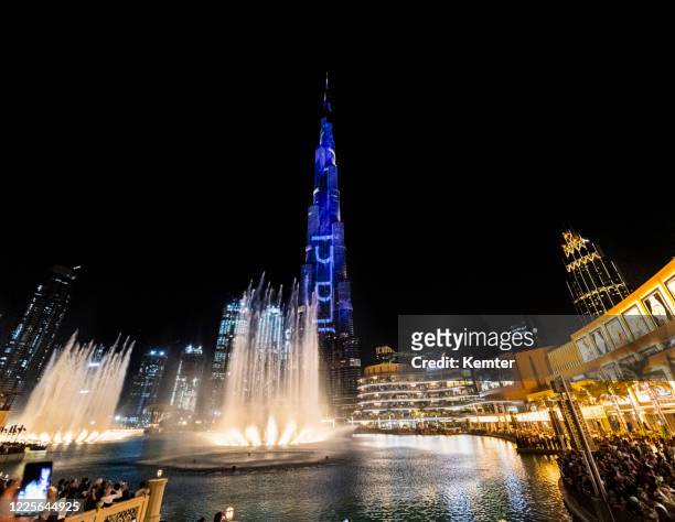 burj khalifa and dubai fountain at night - dubai fountain stock pictures, royalty-free photos & images