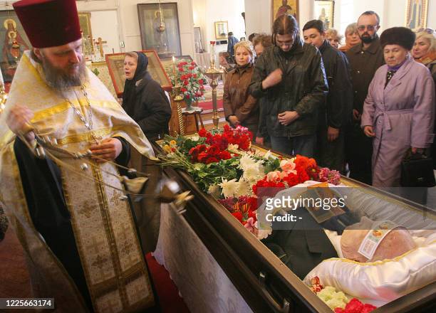 Russian Orthodox priest reads the burial service for famous Russian actor Kiril Lavrov at a church in St.petersburg, 28 April 2007. Kiril Lavrov, a...
