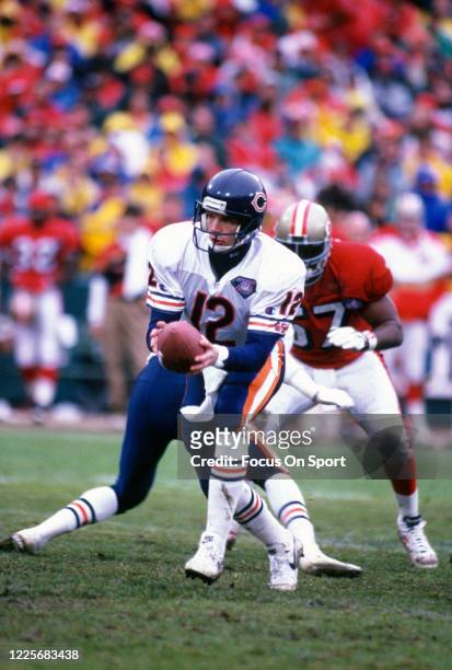 Erik Kramer of the Chicago Bears turns to handoff to a running back against the San Francisco 49ers during the NFC Divisional Playoff Game January 7,...