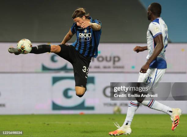 Hans Hateboer of Atalanta BC kicks the ball during the Serie A match between Atalanta BC and UC Sampdoria at Gewiss Stadium on July 8, 2020 in...