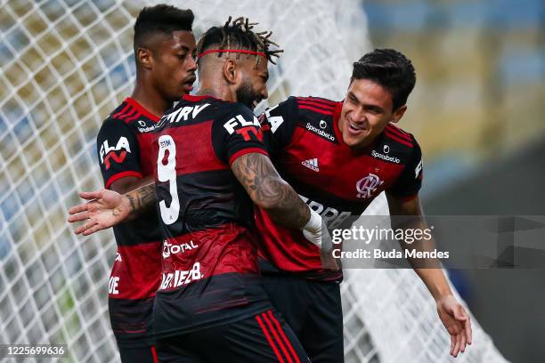 Pedro of Flamengo celebrates with his teammates Gabriel Barbosa and Bruno Henrique after scoring the first goal of his team during the match between...