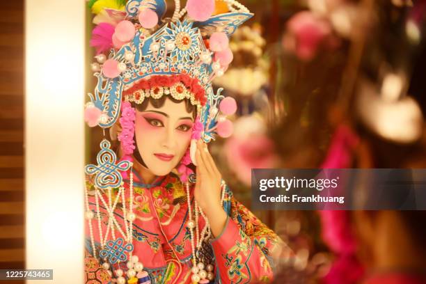 one chinese opera actress in make - chinese opera makeup stock pictures, royalty-free photos & images