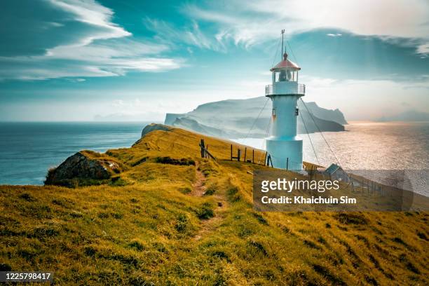 lighthouse on a cliff - フェロー ストックフォトと画像