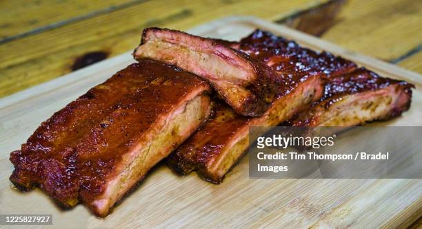slow smoked ribs - smoked bbq ribs stock pictures, royalty-free photos & images