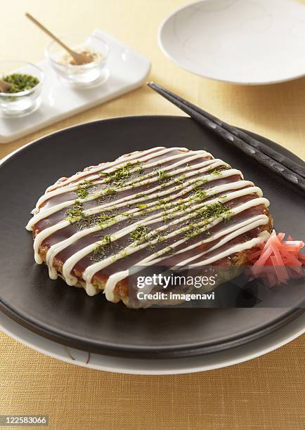 japanese pancake, okonomiyaki - okonomiyaki 個照片及圖片檔