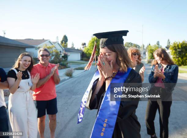 emotional graduation moment - graduation hat stock-fotos und bilder