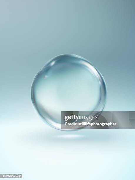 close up of a floating clear water droplet - bubble stockfoto's en -beelden