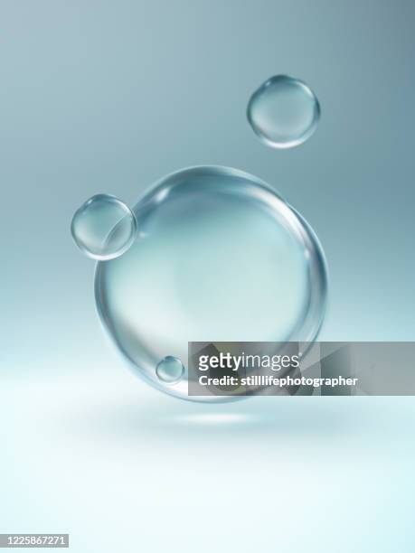 close up of four floating clear water droplet - bubbles water stockfoto's en -beelden