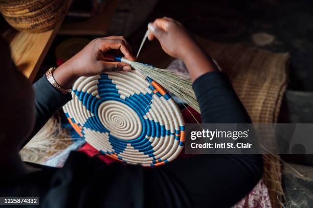 woman weaving grass basket in kigali, rwanda - rwanda art stock pictures, royalty-free photos & images