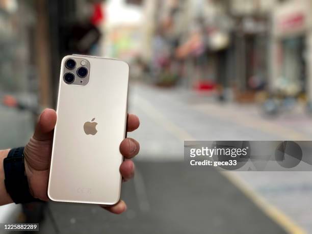 apple iphone 11pro max gold - iphone 11 pro stock pictures, royalty-free photos & images