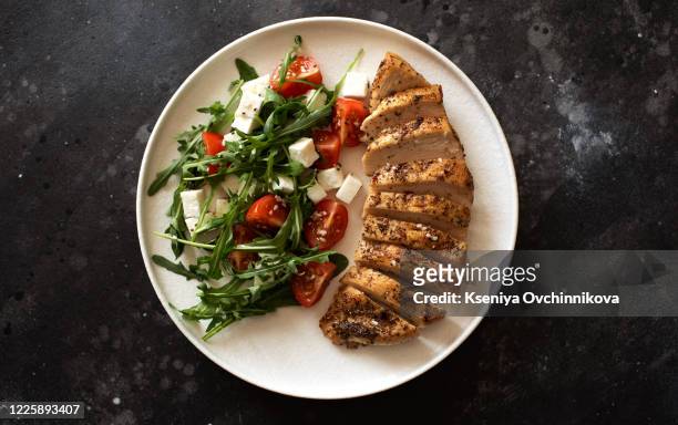 chicken salad with tomatoes and cucumber - kalkonbröst bildbanksfoton och bilder