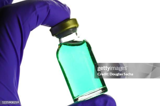 antidote for sick people in a liquid vial - gegengift stock-fotos und bilder