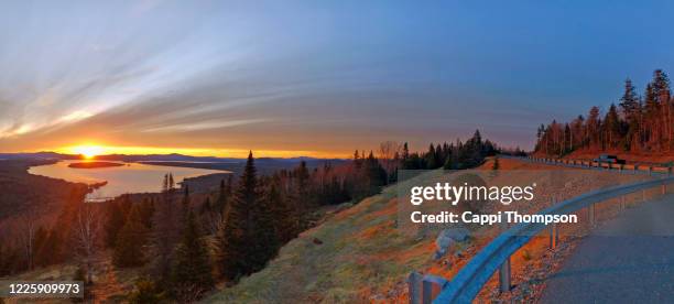 sunset view of lake mooselookmeguntic near rangeley, maine usa during springtime - mooselookmeguntic lake 個照片及圖片檔