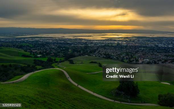 aerial view of silicon valley at sunset - fremont california 個照片及圖片檔
