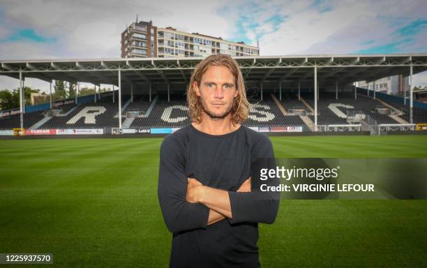 Charleroi's new player Guillaume Gillet poses for the photographer after a press conference of Belgian first division soccer team Sporting Charleroi,...