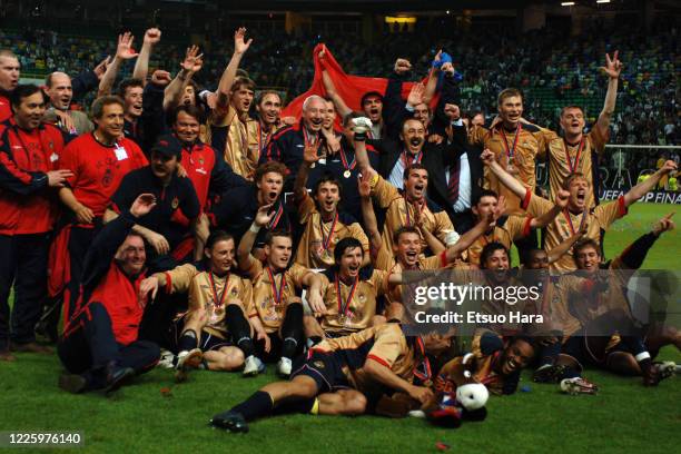 Moscow players celebrates during the ceremony following the UEFA Cup final between Sporting Lisbon and CSKA Moscow at the Estadio Jose Alvalade on...