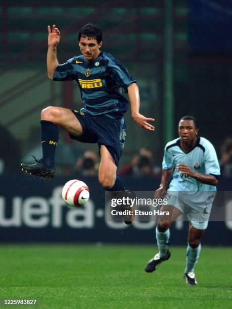 Nicolas Burdisso of Inter Milan in action during the UEFA Champions League Group H match between Inter Milan and Porto at the Stadio Giuseppe Meazza...