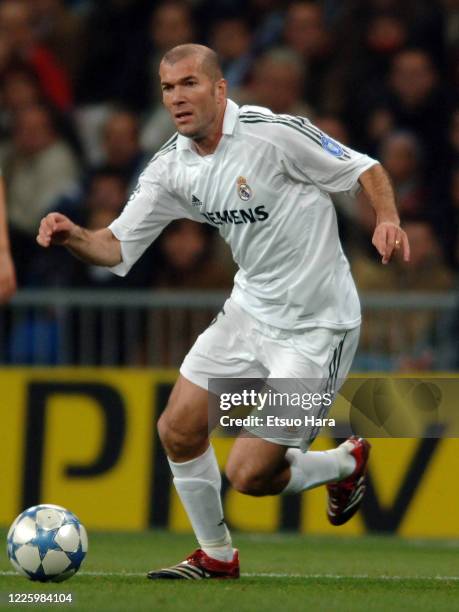 Zinedine Zidane of Real Madrid in action during the UEFA Champions League Group F match between Real Madrid and Olympique Lyonnais at the Estadio...