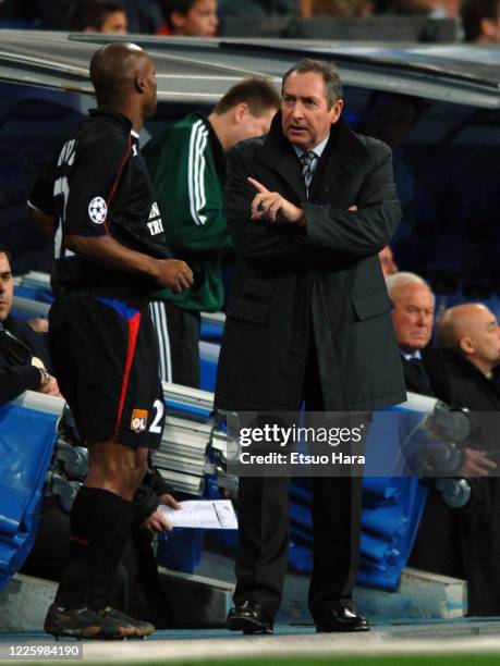 Olympique Lyonnais head coach Gerard Houllier gives instruction to Sylvain Wiltord during the UEFA Champions League Group F match between Real Madrid...