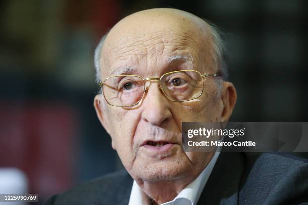 The politician Ciriaco De Mita during a debate meeting organized by the Popular Perspective association.