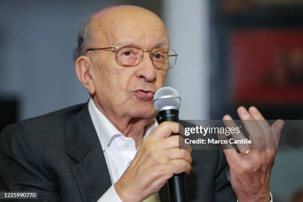 The politician Ciriaco De Mita during a debate meeting organized by the Popular Perspective association.