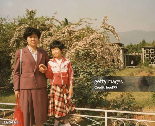 1980s china little girl photos of real life - 1980 1989 stock pictures, royalty-free photos & images