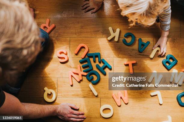 spelling - ficar em casa ditado - fotografias e filmes do acervo