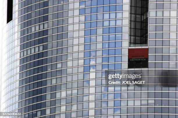 Picture taken 09 May 2005 shows French Bank Societe Generale's headquarters in La Defense district near Paris. Vue prise le 09 mai 2005 dans le...