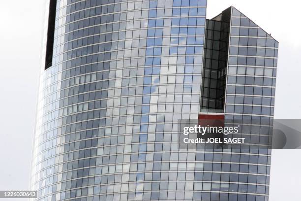 Picture taken 09 May 2005 shows French Bank Societe Generale's headquarters in La Defense district near Paris. Vue prise le 09 mai 2005 dans le...