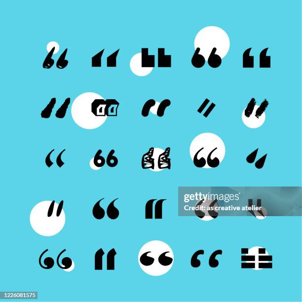 anführungszeichen-symbol gesetzt. blauer hintergrund. - komma stock-grafiken, -clipart, -cartoons und -symbole