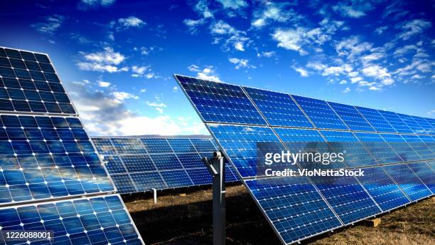 blaue sonnenkollektoren - solar equipment stock-fotos und bilder