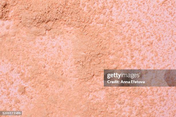 beauty makeup powder texture - pink eyeshadow stock-fotos und bilder