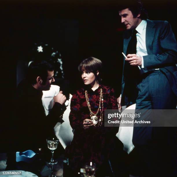 Schauspielerin Romy Schneider mit Ehemann Harry Meyen bei einer Talkshow des SFB in Berlin, Deutschland 1972. Actress Romy Schneider with husband...