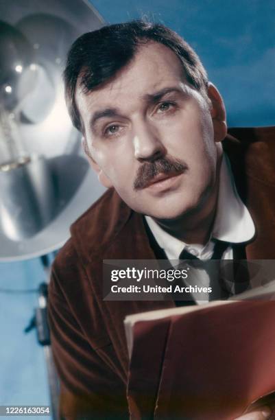 Bernhard Wicki, Schweizer Schauspieler und Regisseur, Deutschland Ende 1950er Jahre. Swiss actor and movie director Bernhard Wicki, Germany late...