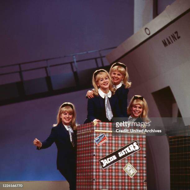 Jacob Sisters Show, Unterhaltungsshow, Deutschland 1969, Mitwirkende: Johanna, Rosi, Eva und HanneloreJacob.