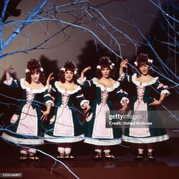 Jacob Sisters Show, Unterhaltungsshow, Deutschland 1969, Mitwirkende: Johanna, Rosi, Eva und HanneloreJacob.