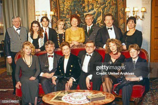 Die Feiertagsfamilie, Miniserie, Deutschland 1994, Regie: Paul Kaufmann, Darsteller: Claudia Ziegler, Heinz Marecek, Inge Konradi, Karina Thayenthal,...