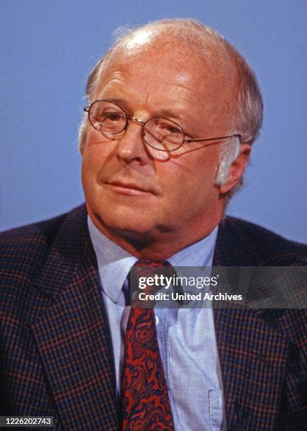 Norbert Blüm, Bundesarbeitsminister, in der Fernsehshow "Die bessere Hälfte", Deutschland 1990