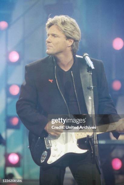 Dieter Bohlen von "Modern Talking", deutsche Popband, bei einem Revivalkonzert, Deutschland 1998