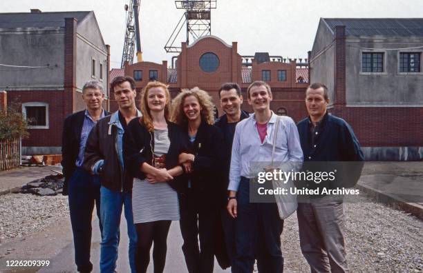 Rote Erde, Fernsehserie, Deutschland 1983, Darsteller: Hansa Czypionka, Nina Petri, Klaus j Behrendt, Margarita Broich, Max Herbrechter