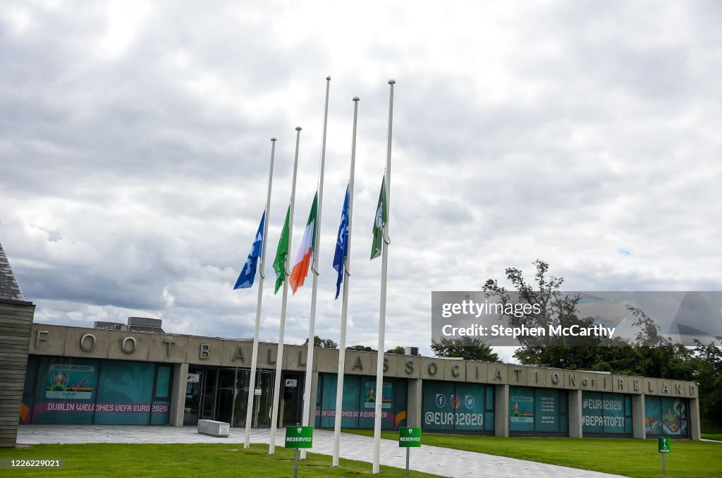 Tributes paid to former Republic of Ireland manager Jack Charlton