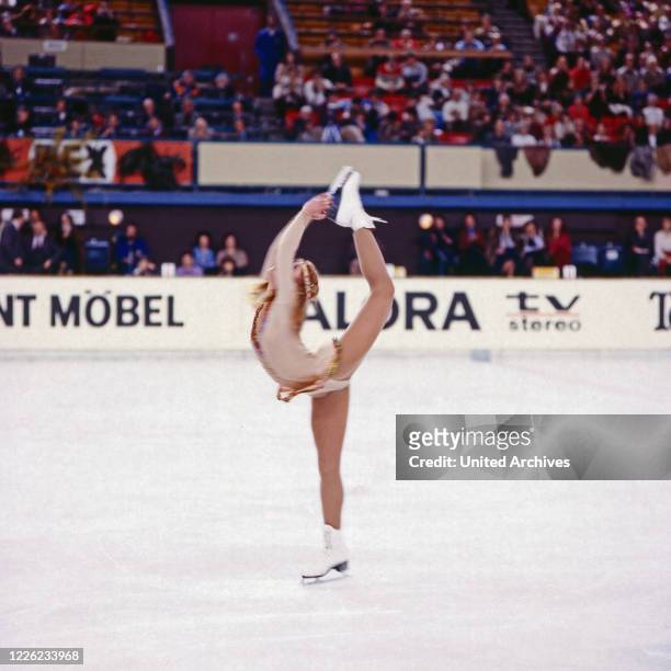 Denise Biellmann, Schweizer Eiskunstläuferin, auf dem Eis, Deutschland um 1990