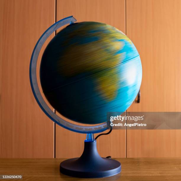 rotational motion of the earth - mapa múndi imagens e fotografias de stock