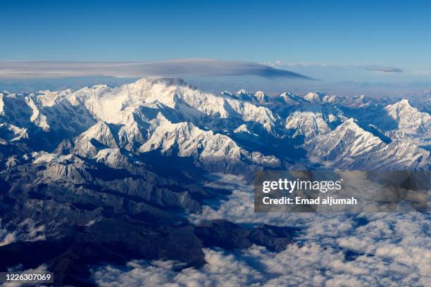 mount kanchenjunga, himalayas - kangchenjunga stock-fotos und bilder