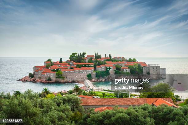 sveti stefan insel altstadt montenegro - sveti stefan stock-fotos und bilder