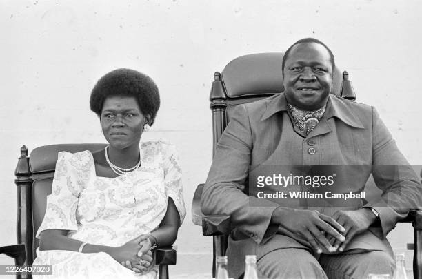 Idi Amin Dada, Président de l'Ouganda accompagné de l'une de ses épouses Sarah, Kampala, 8 Mai 1978