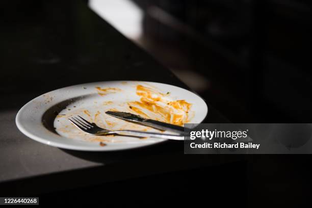 empty plate after breakfast - empty plate foto e immagini stock